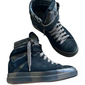 Black High-Top Women's Sneakers with Camouflage Accent
